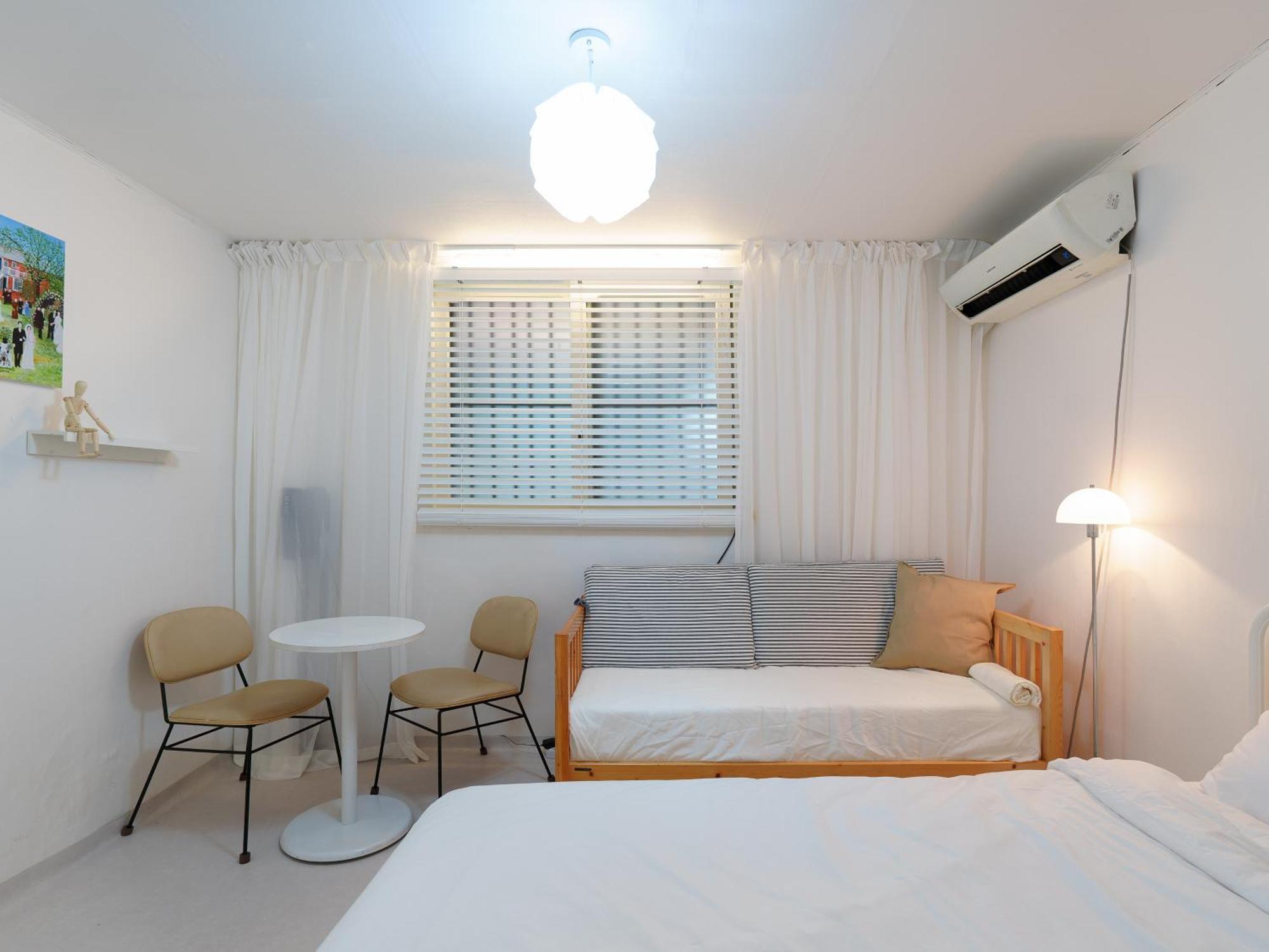 Hongik Stay2 Guest house
